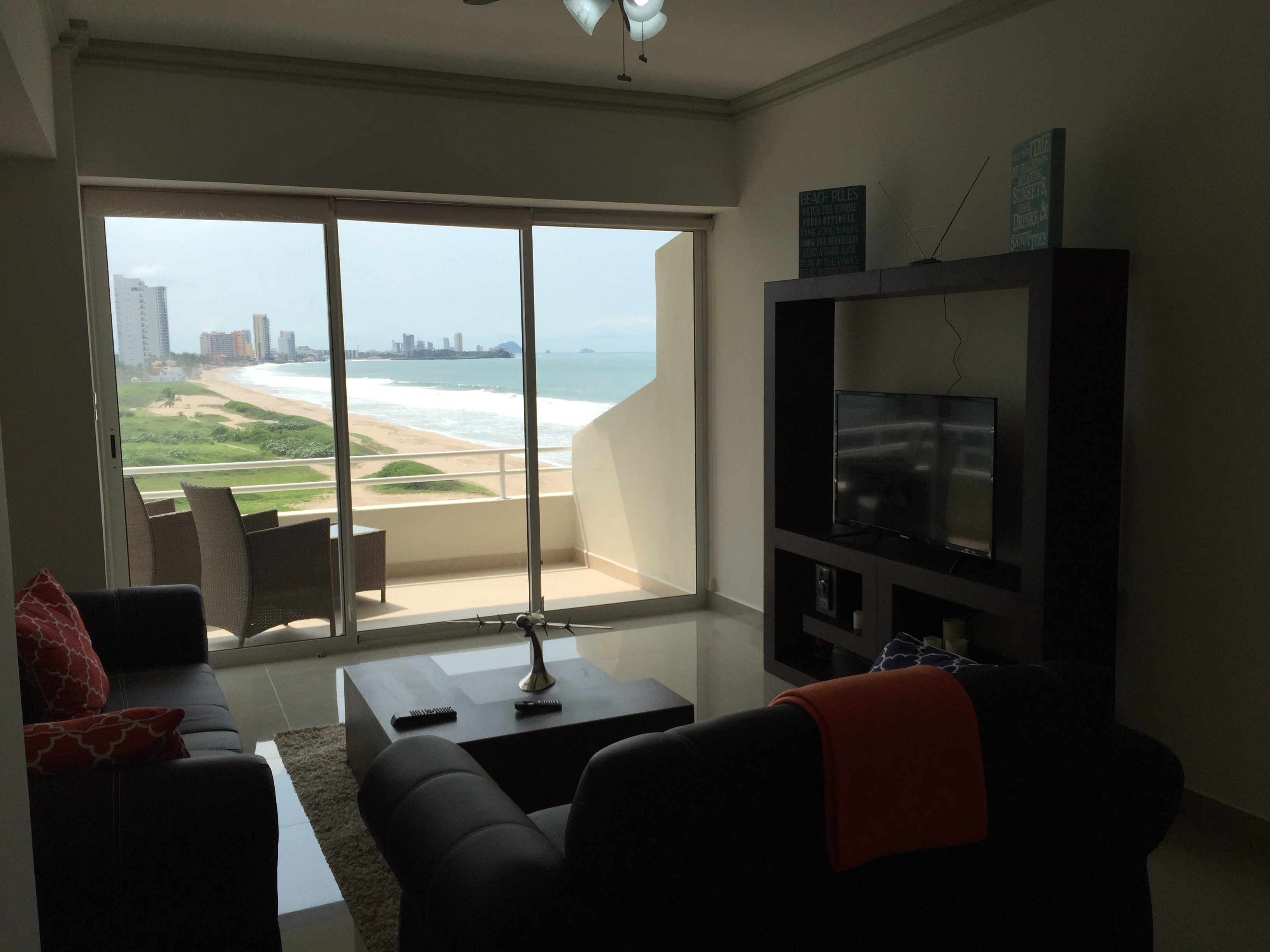 Livingroomview (1)